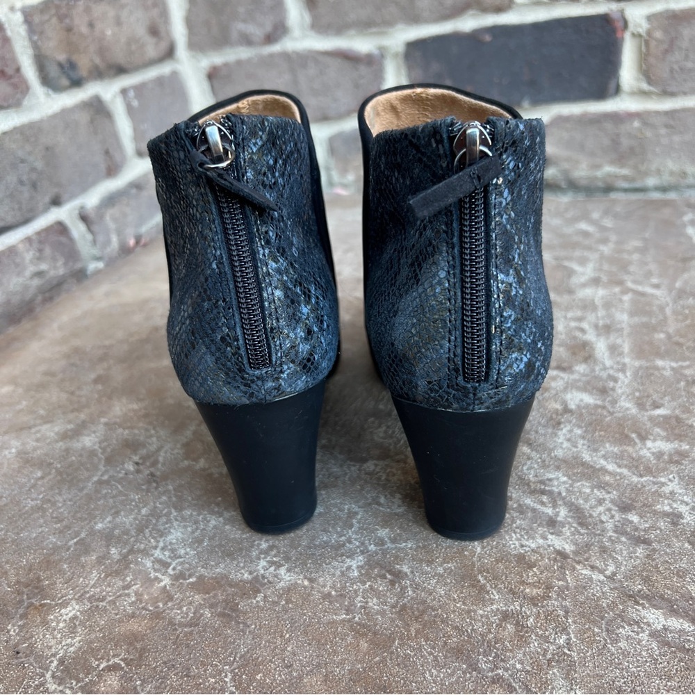 Comfortiva Norby Black Suede Snakeskin Ankle Bootie Comfort Sz 7W - Picture 6 of 11